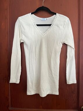 SAMAR Cream Lace-Trim V-Neck Long Sleeve Tee